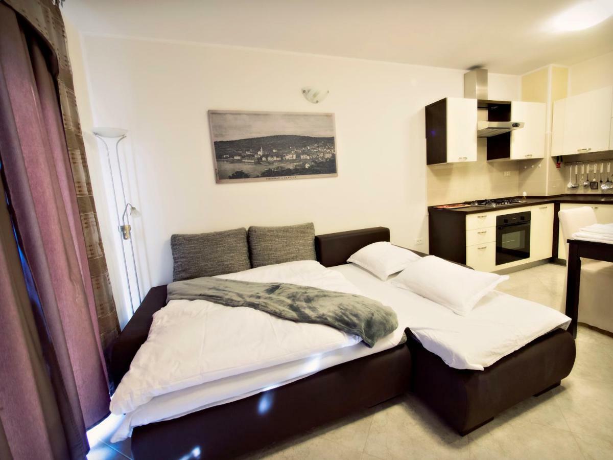 Apartmani Fortuna ズラリン エクステリア 写真