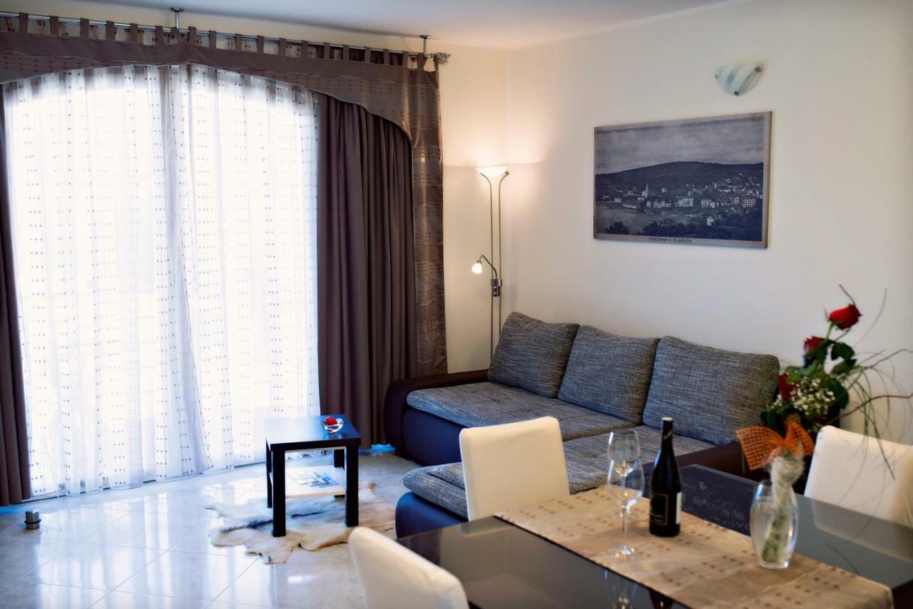 Apartmani Fortuna ズラリン エクステリア 写真