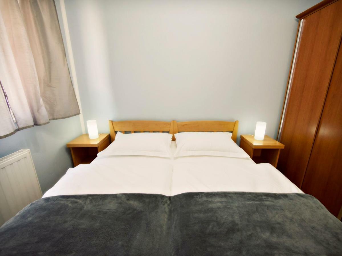 Apartmani Fortuna ズラリン エクステリア 写真