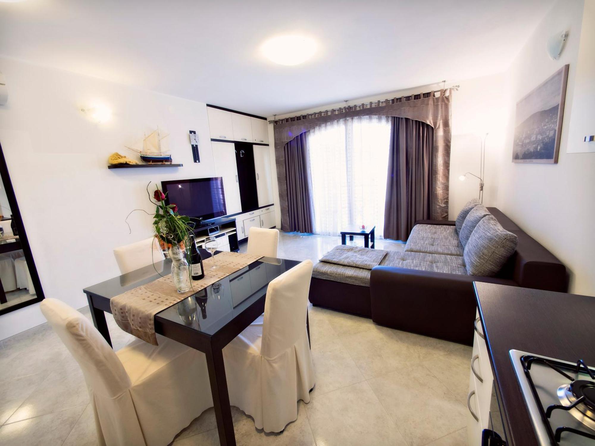 Apartmani Fortuna ズラリン エクステリア 写真